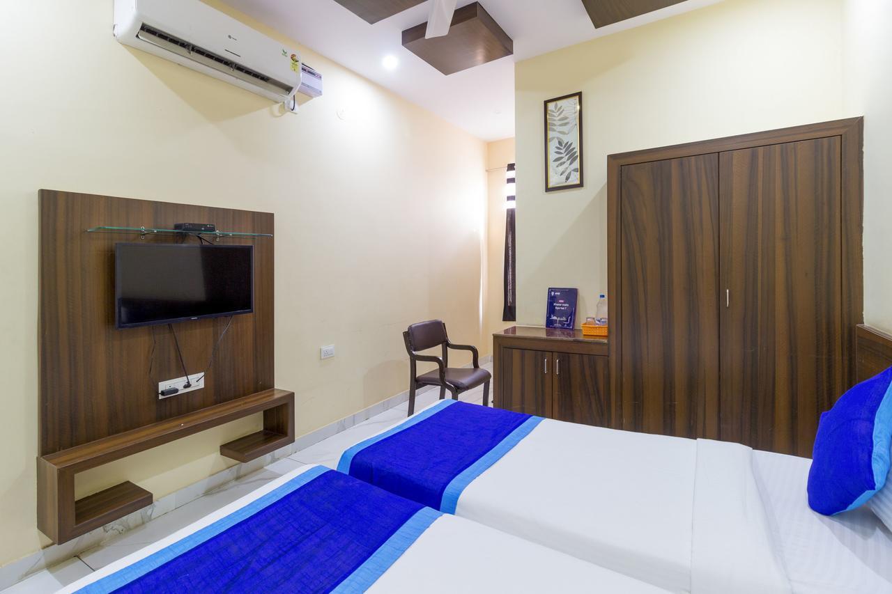 Oyo 7627 Royal Plaza Ξενοδοχείο Χιντεραμπάντ Εξωτερικό φωτογραφία